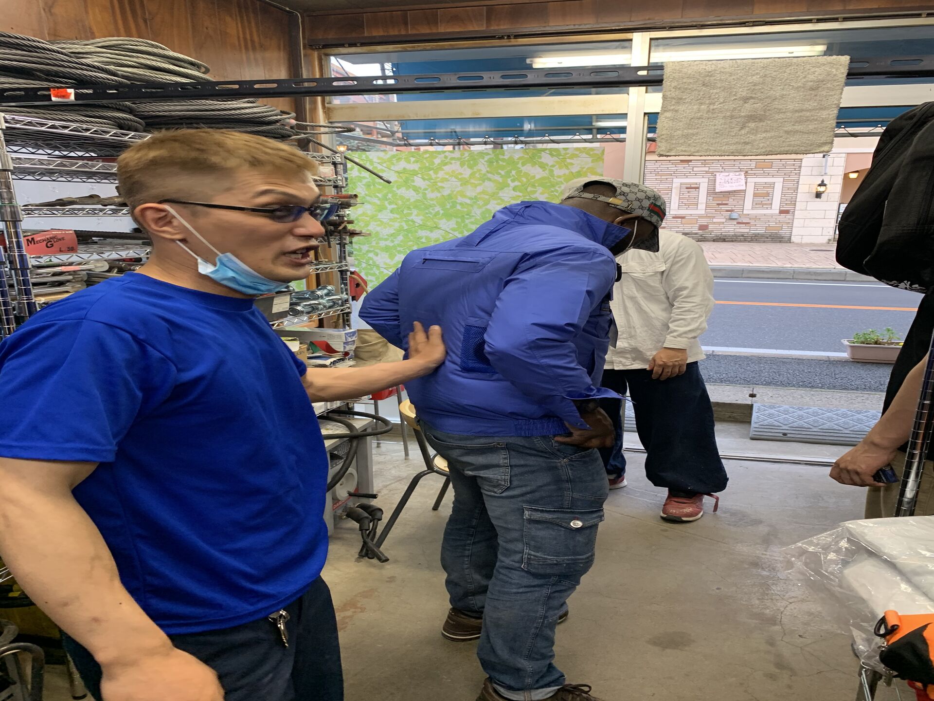 5693B63C-8690-4956-85A1-B5BE17E97FC3